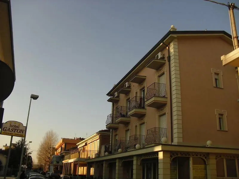 Residence Uno Studio & Suites Rimini 0*,  İtalya