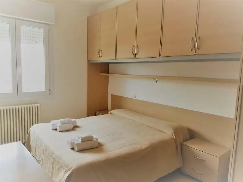 Daire Residence Uno Studio & Suites Rimini