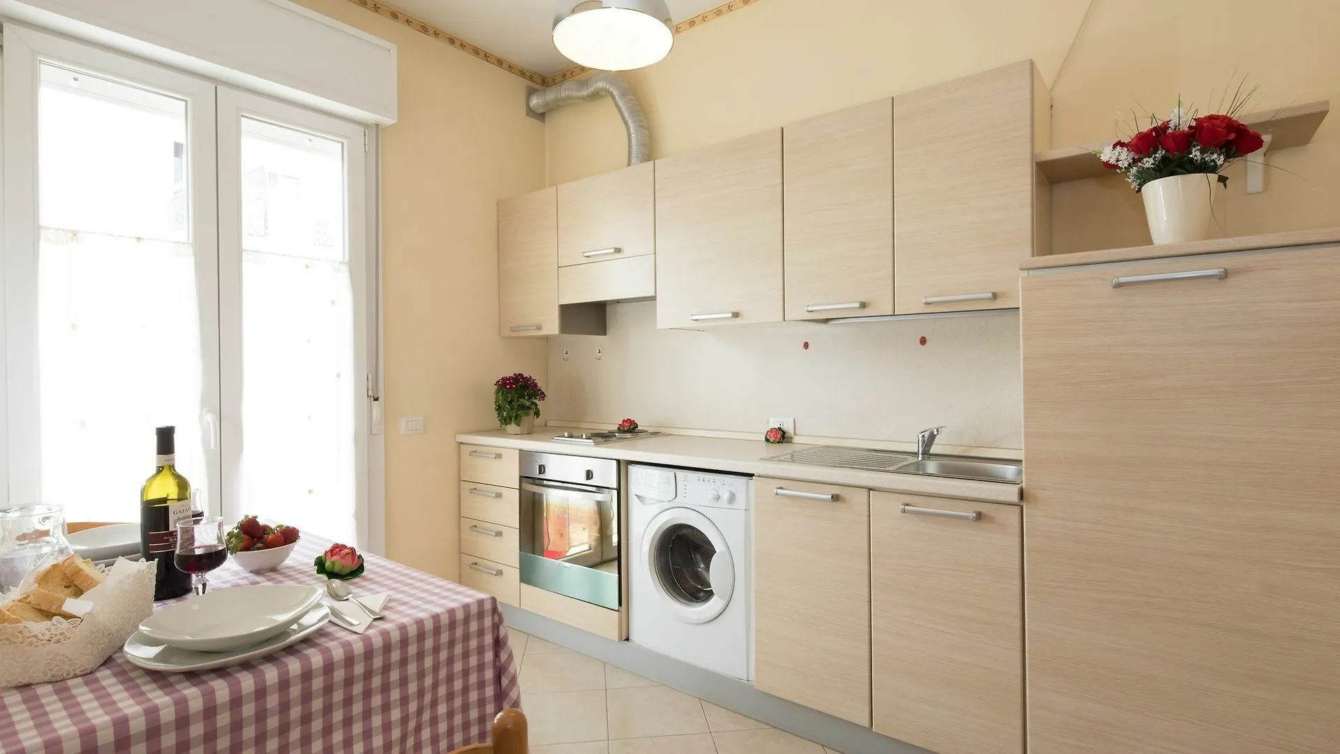 Residence Uno Studio & Suites Rimini 0*,  İtalya