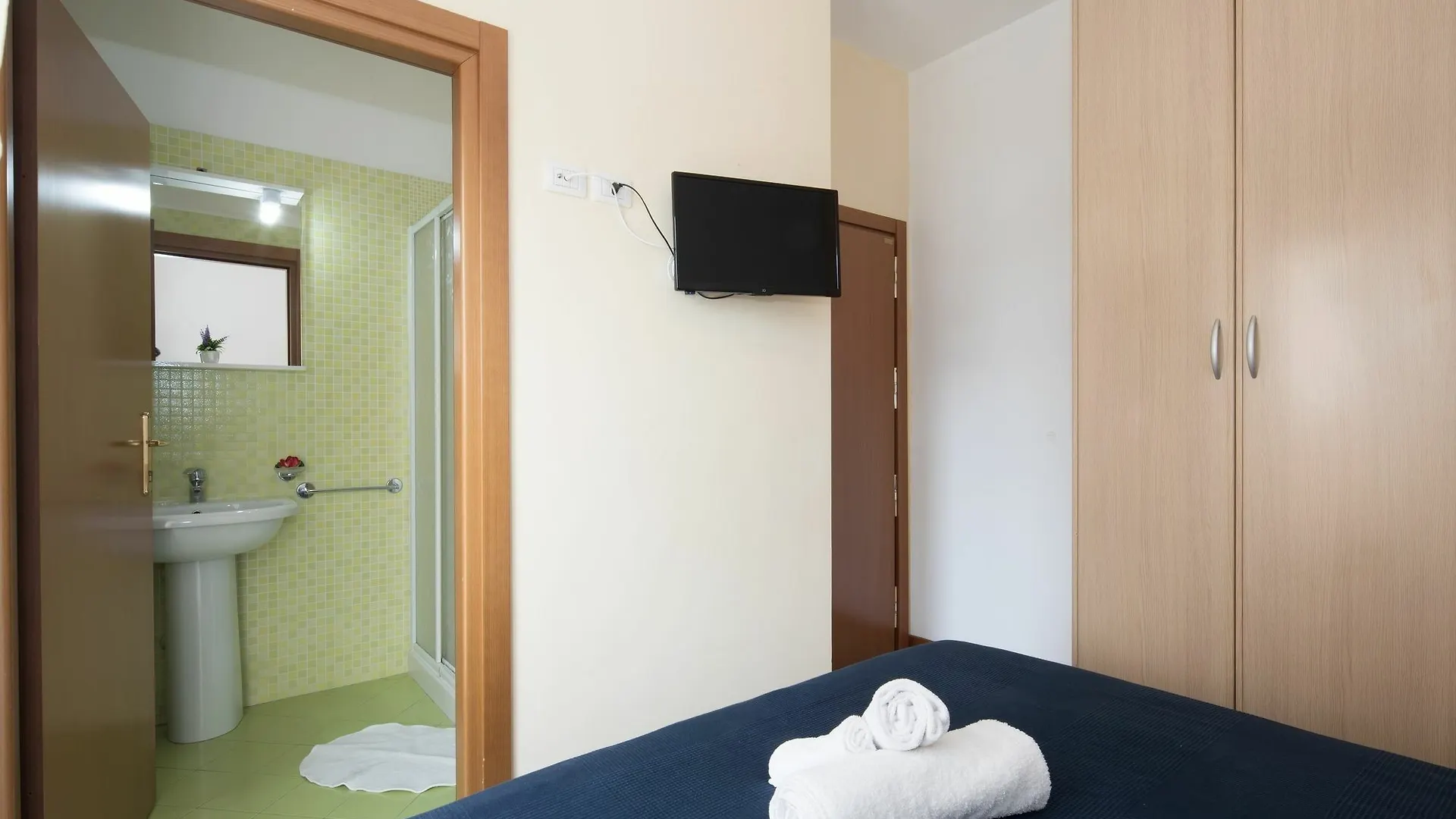 Residence Uno Studio & Suites Rimini İtalya